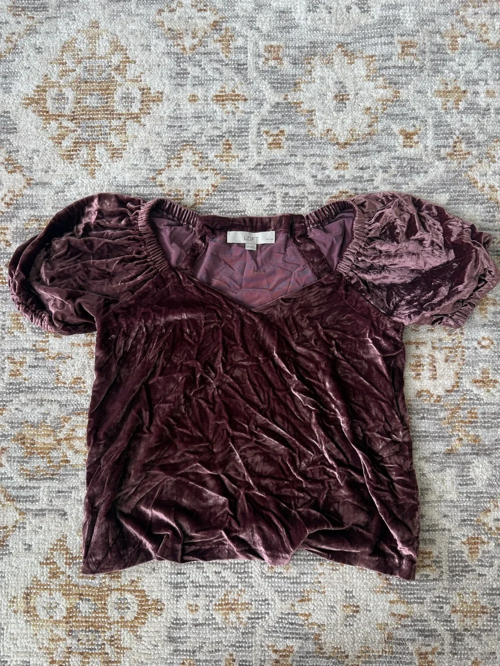 LOFT Petite Plum Velvet Puff-Sleeve Top – Size XSP